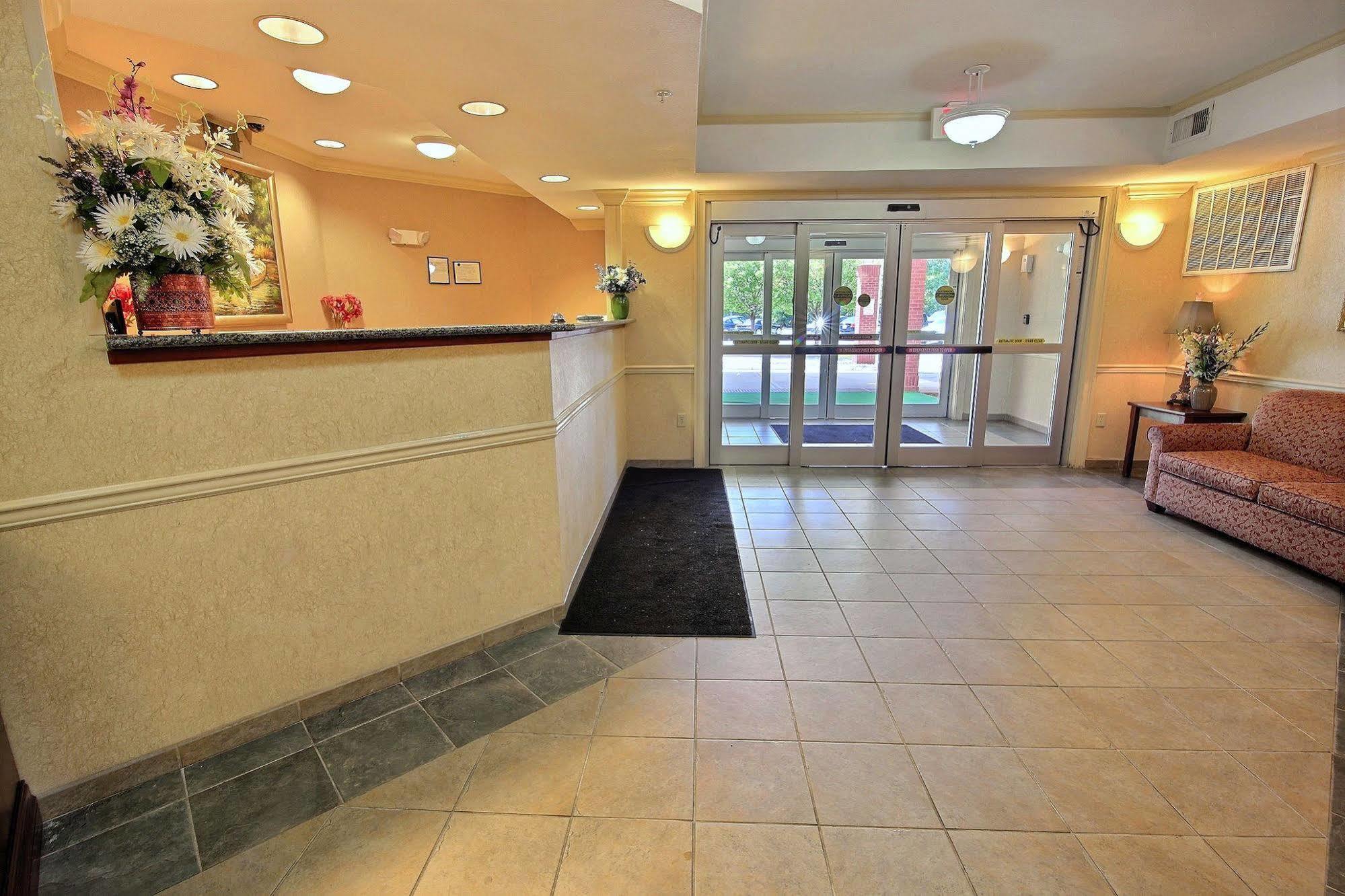 Intown Suites Extended Stay Newport News Va - I-64 מראה חיצוני תמונה