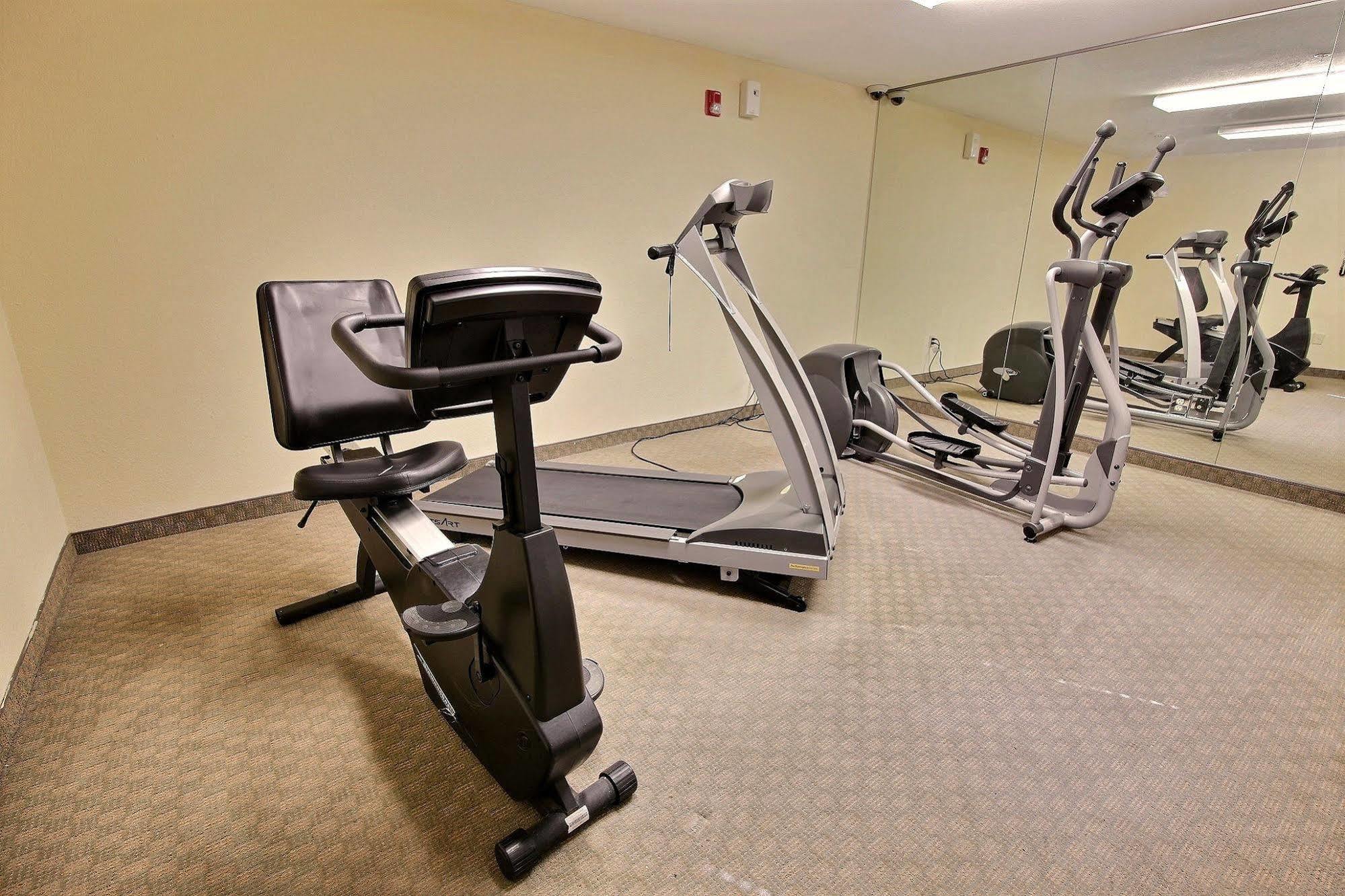 Intown Suites Extended Stay Newport News Va - I-64 מראה חיצוני תמונה