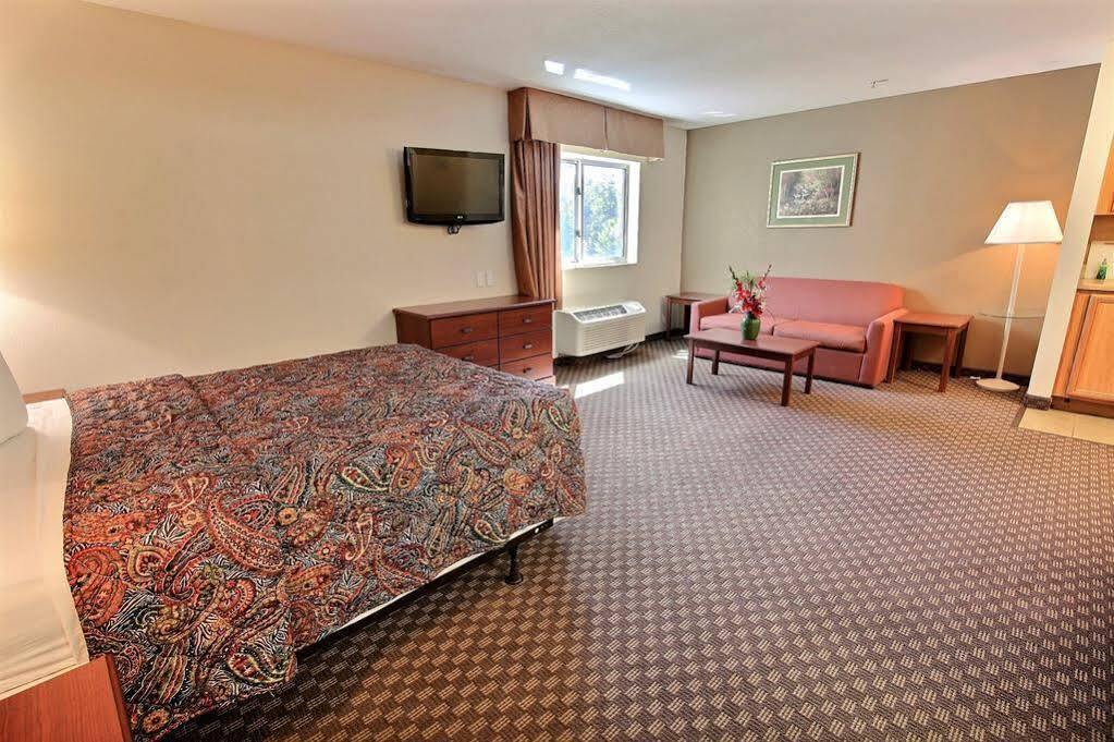 Intown Suites Extended Stay Newport News Va - I-64 מראה חיצוני תמונה